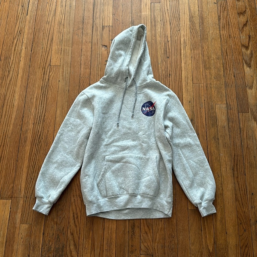 Sz M Men’s NASA Gray Sweatshirt